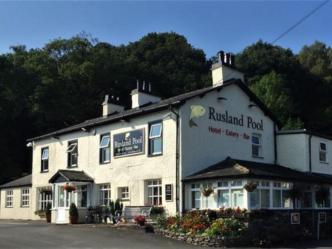 Rusland Pool Hotel Bouth Eksteriør bilde